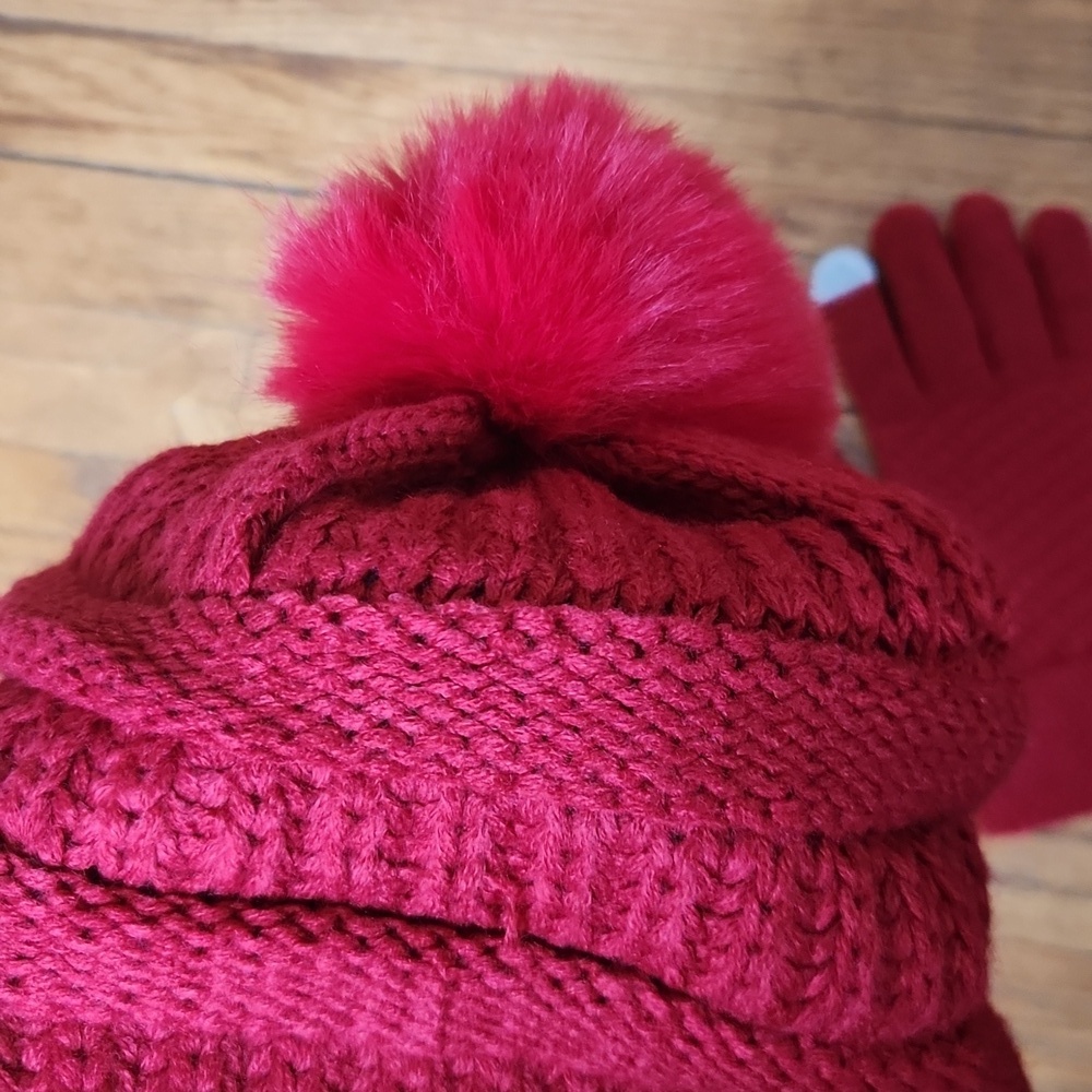 NWOT Red Winter Hat And Matching Finger Glove Set - Picture 8 of 8